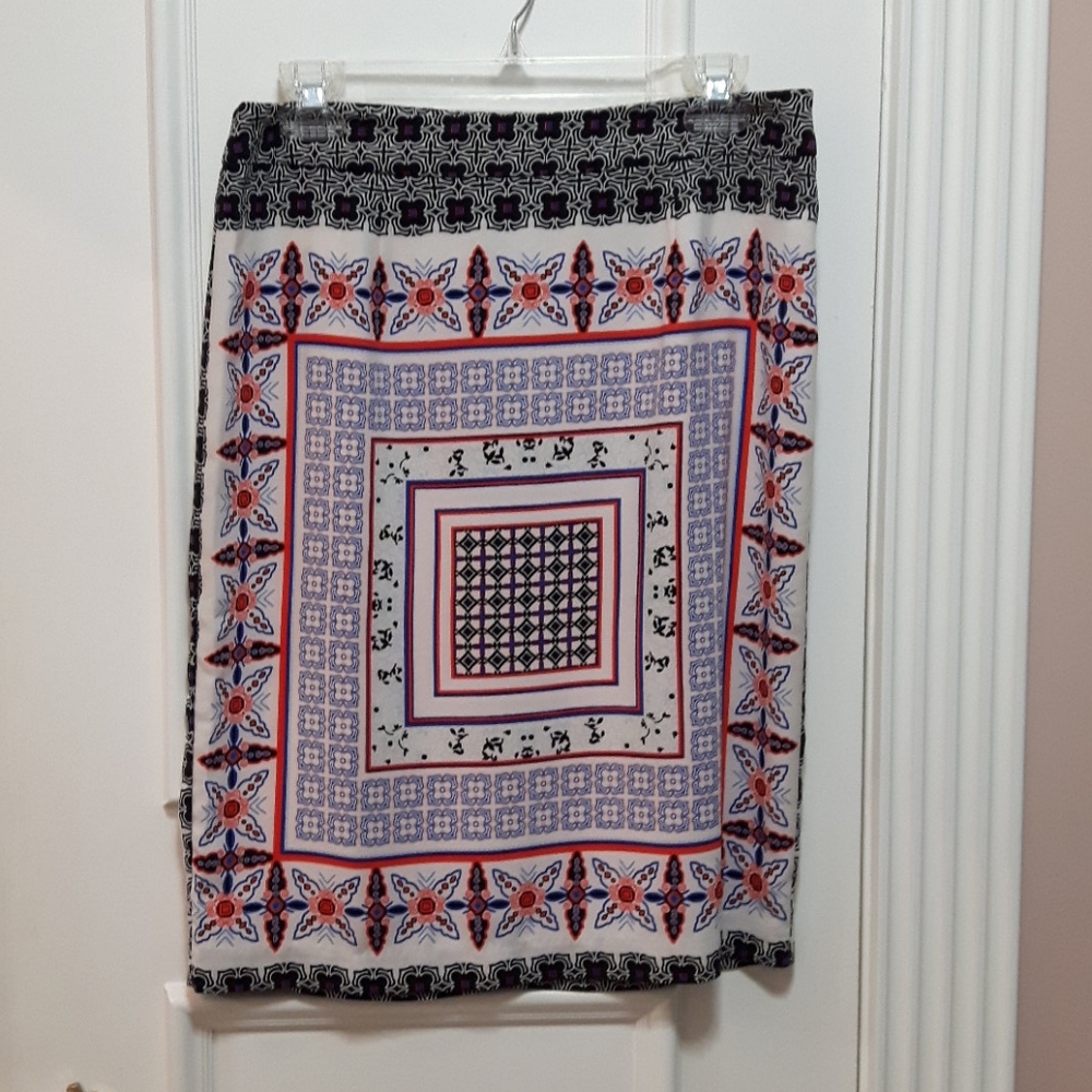 🛍️ NWOT Pattern skirt